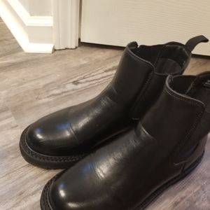 Dunes Chase Chelsea Boots